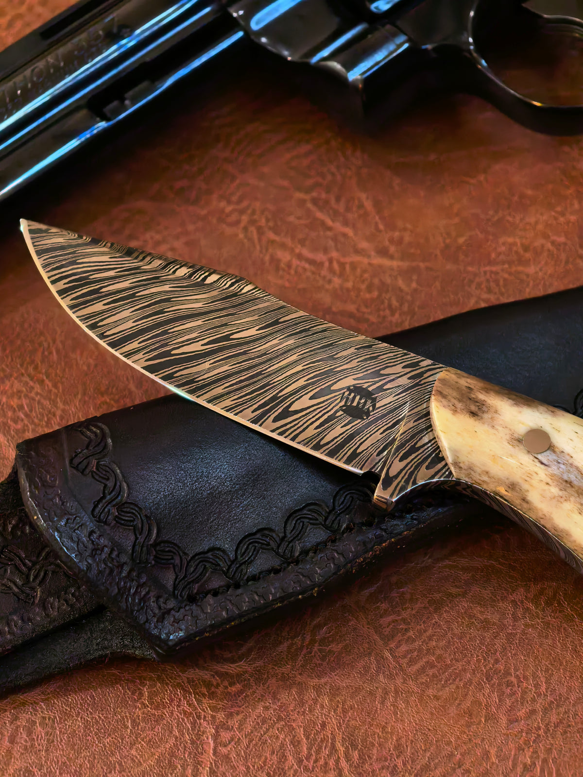 Auxiliary Manufacturing Hensley Handmade Knives Collab Wendigo Fixed Blade Knife Blade Show West 2026 Exclusive (5" Half Feather Damascus)