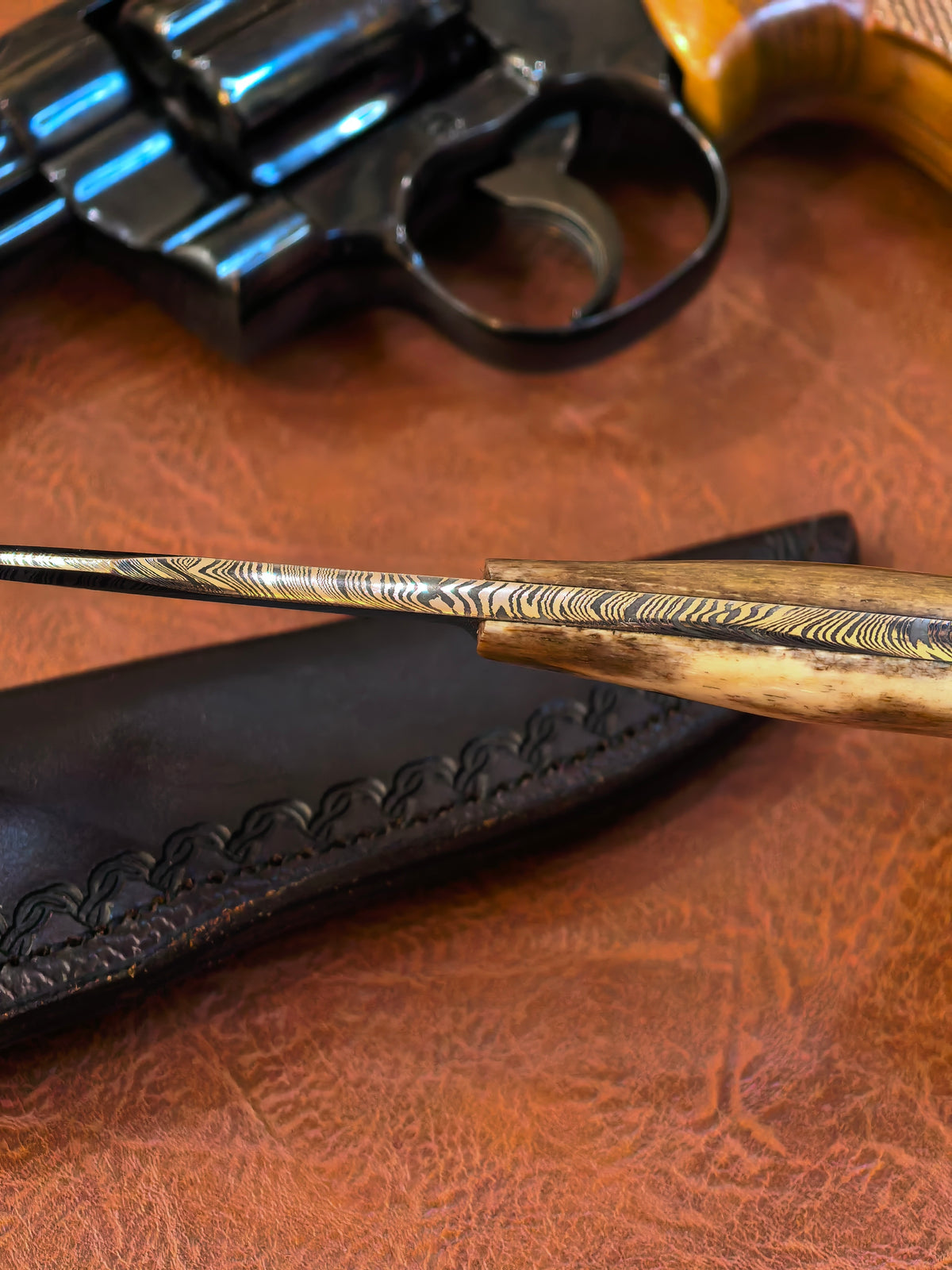 Auxiliary Manufacturing Hensley Handmade Knives Collab Wendigo Fixed Blade Knife Blade Show West 2026 Exclusive (5" Half Feather Damascus)