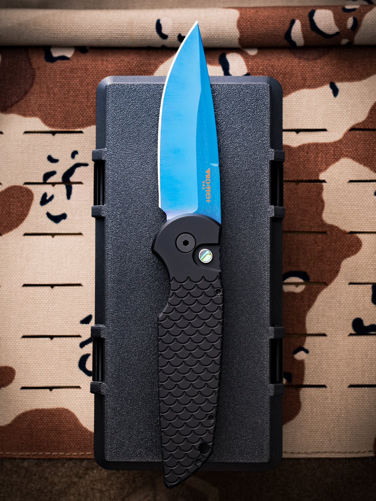 Pro-Tech TR-3 X1 Manual Safety Fish Scale Textured Automatic Knife (3.5“ Sapphire Blue)