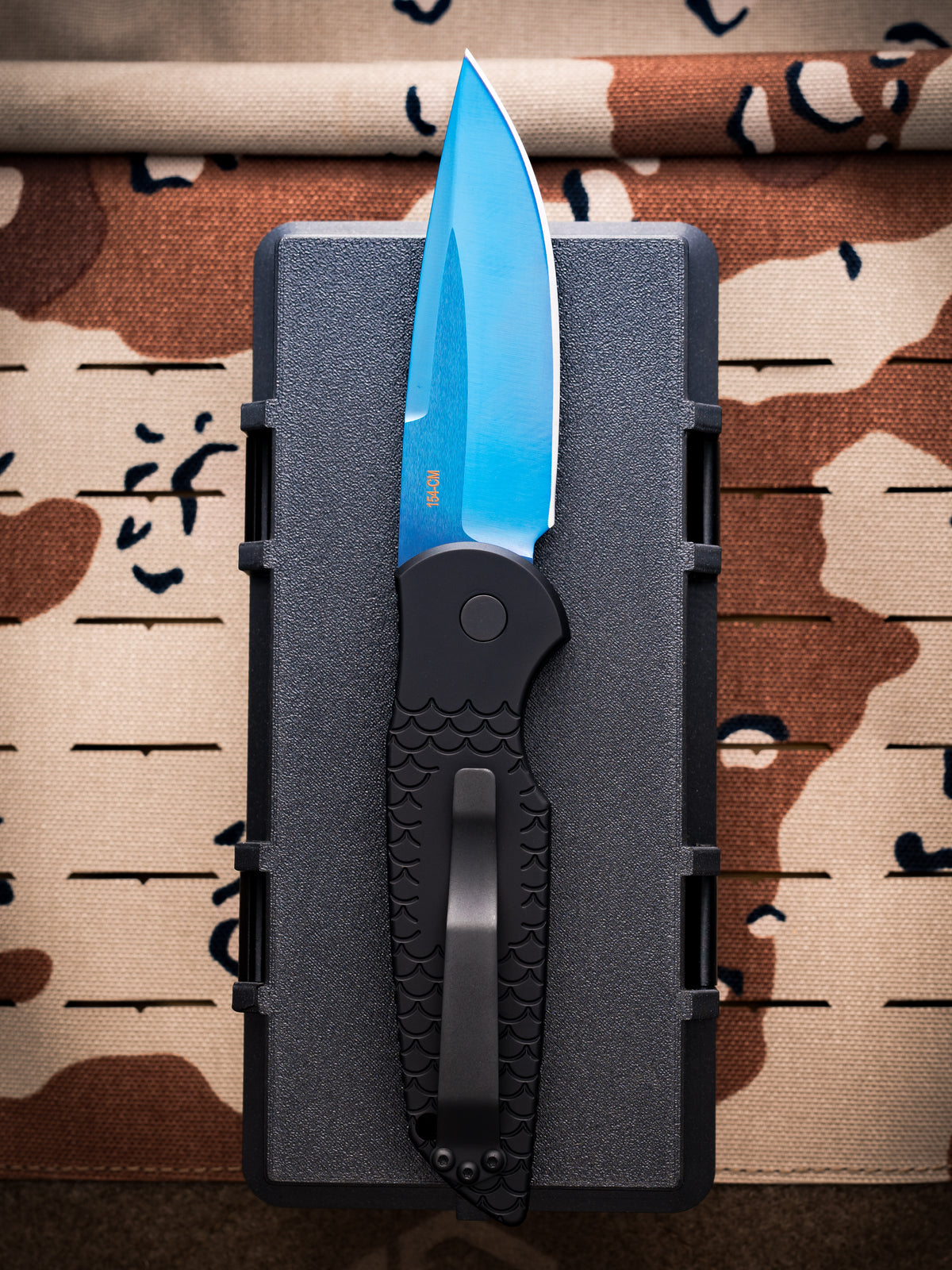 Pro-Tech TR-3 X1 Manual Safety Fish Scale Textured Automatic Knife (3.5“ Sapphire Blue)
