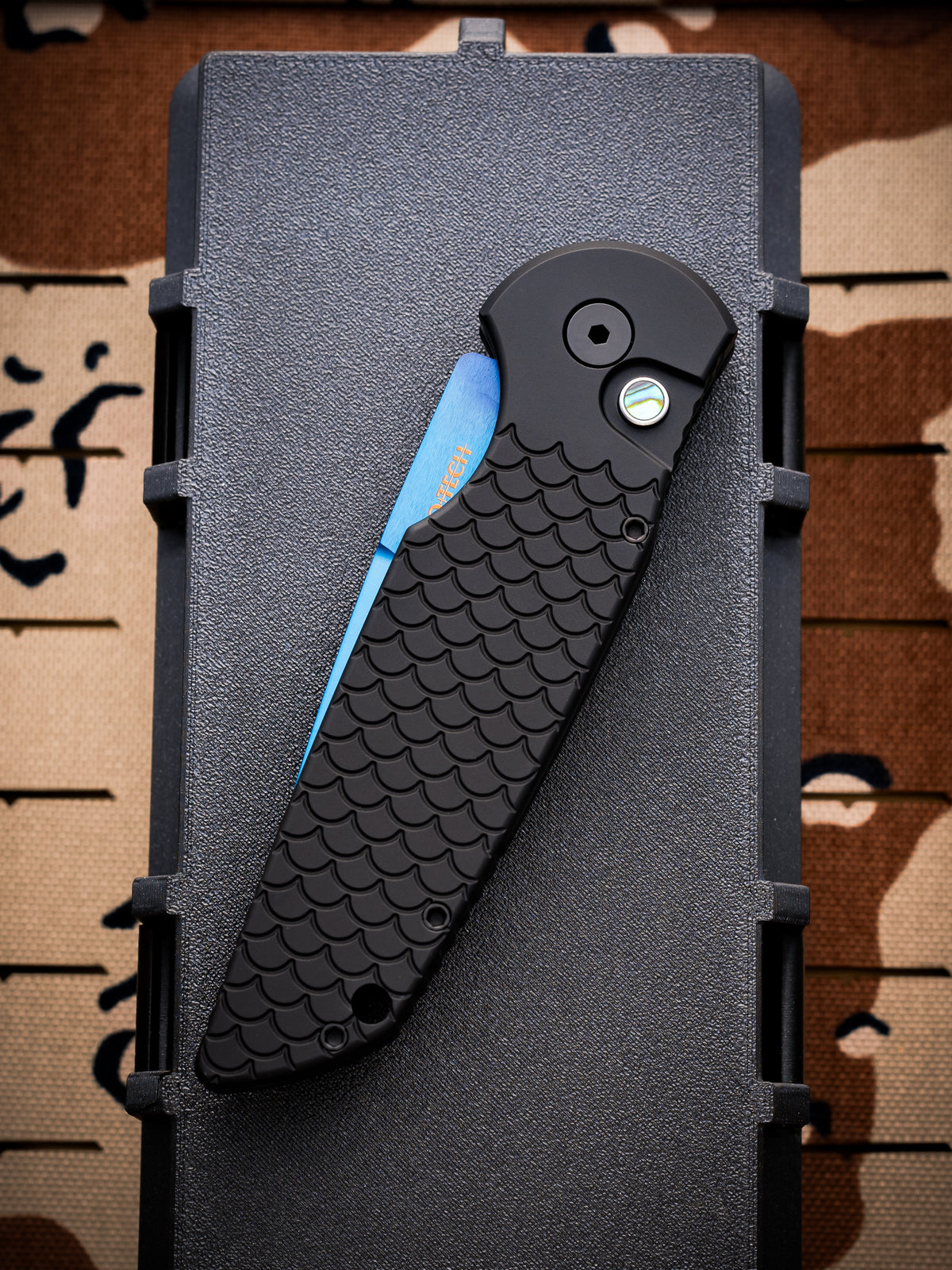 Pro-Tech TR-3 X1 Manual Safety Fish Scale Textured Automatic Knife (3.5“ Sapphire Blue)