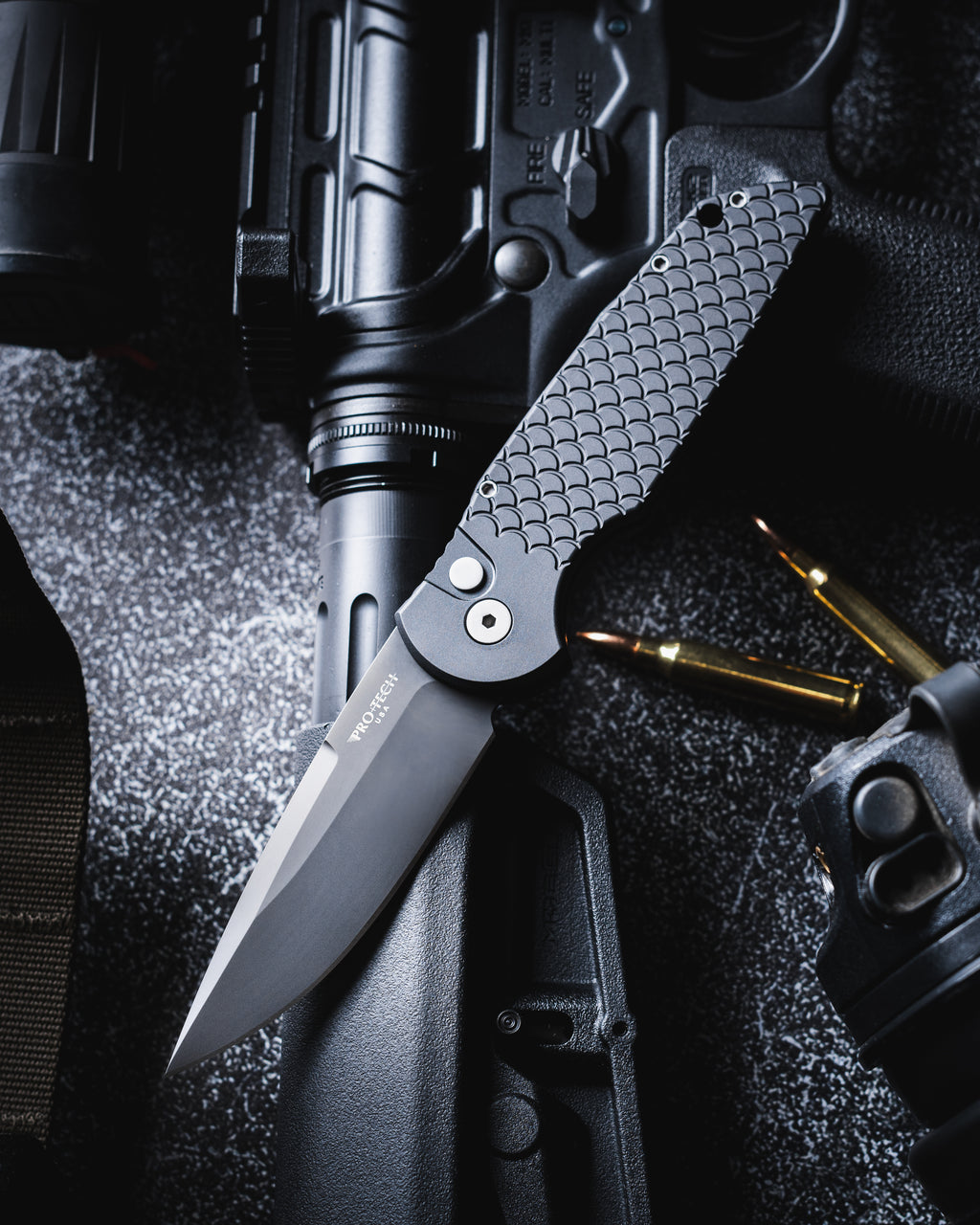 Pro-Tech TR-3 Automatic Knife Black Fish Scale Aluminum (3.5“ DLC Black)