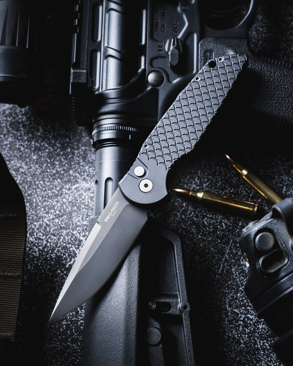 Pro-Tech TR-3 Automatic Knife Black Fish Scale Aluminum (3.5“ DLC Black)