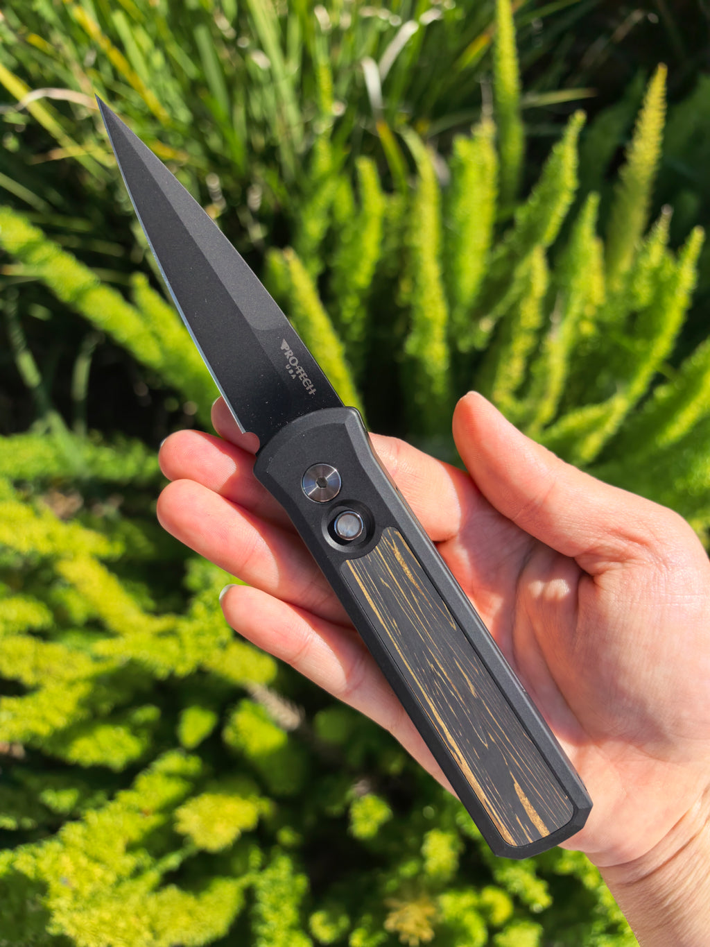 Pro-Tech Godson Unique FatCarbon Yellow Stripes Automatic Knife (3.15" DLC Black) 2026 Cal Knives Expo